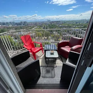 https://apt-beautiful-gorgeous-view-of-the-city-7-minute-walk.hotels-in-montreal.org