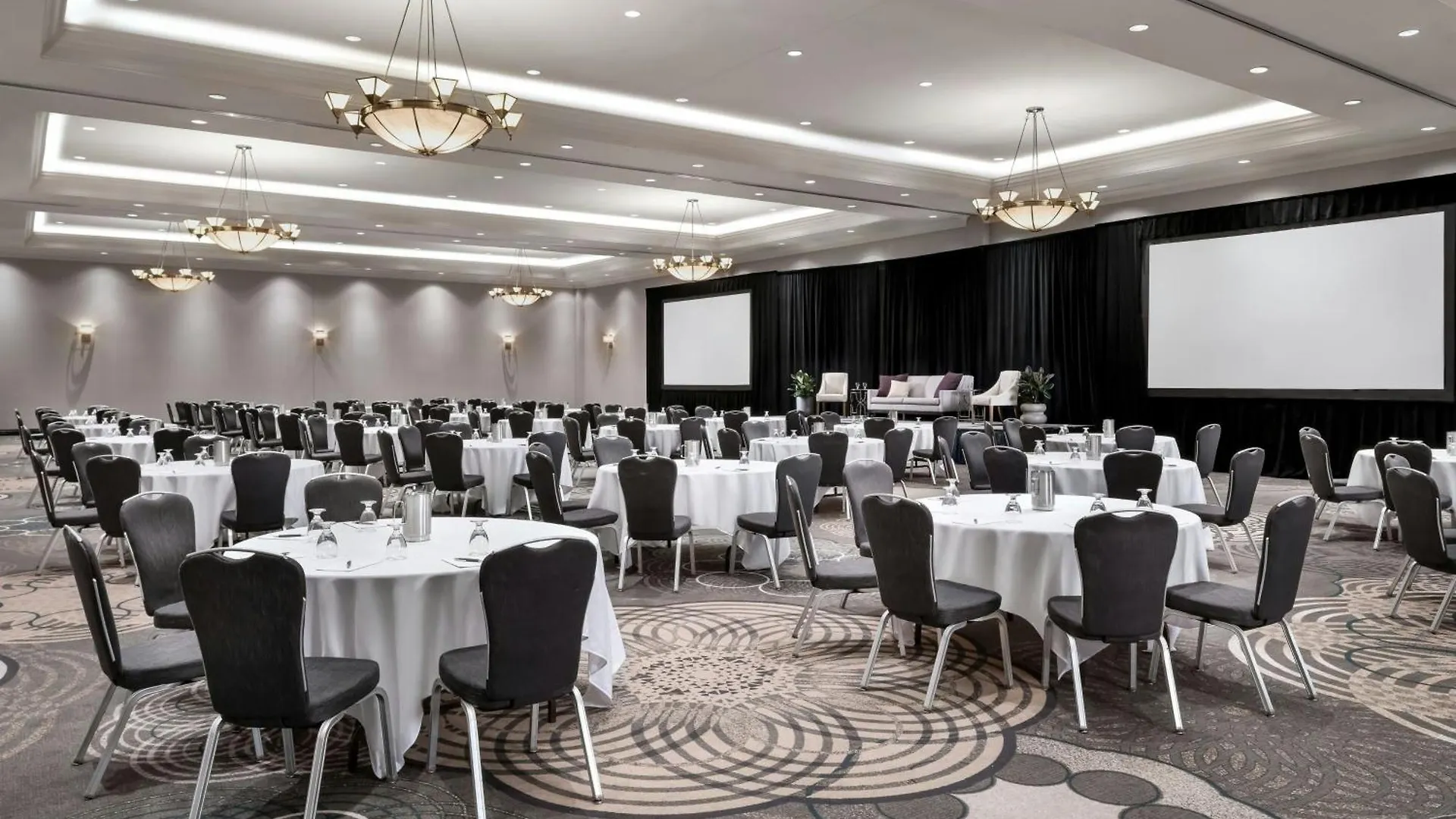 Sheraton Toronto Airport Hotel & Conference Centre 4*,  Canadá